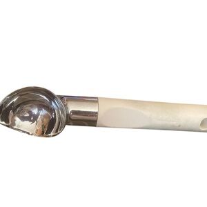 TUPPERWARE ICE CREAM SCOOP VINTAGE WHITE HANDLE & BLUE TIP - 3045 - EUC